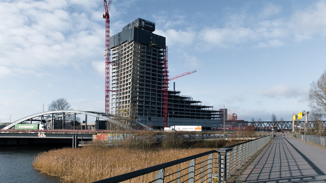 Modernes Bauprojekt in deutscher Stadt
