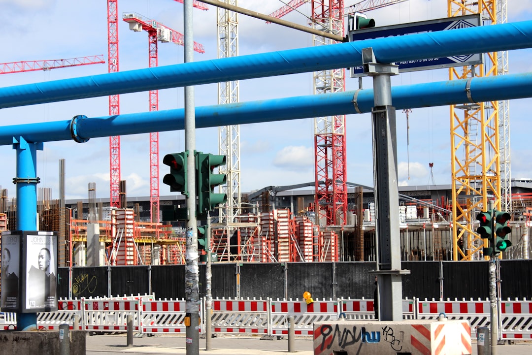 Bauarbeiter im Team auf einer Baustelle